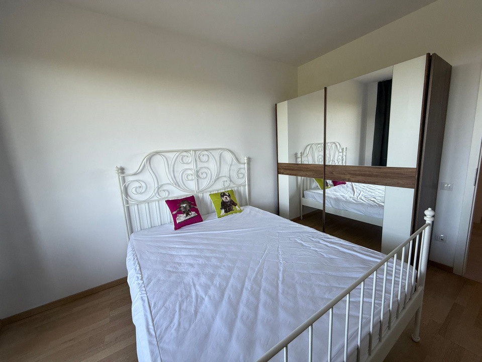 De vanzare apartament decomandat cu 4 camere  in Baneasa 