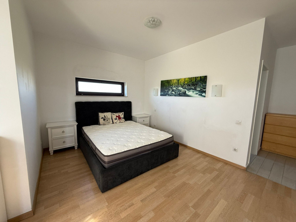 De vanzare apartament decomandat cu 4 camere  in Baneasa 