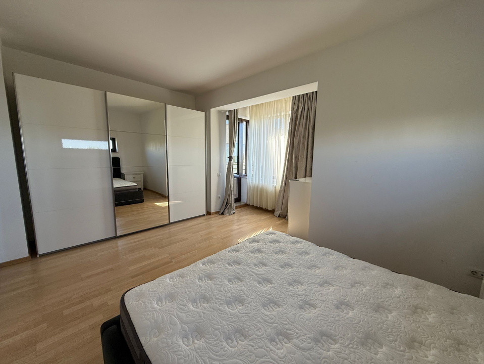 De vanzare apartament decomandat cu 4 camere  in Baneasa 