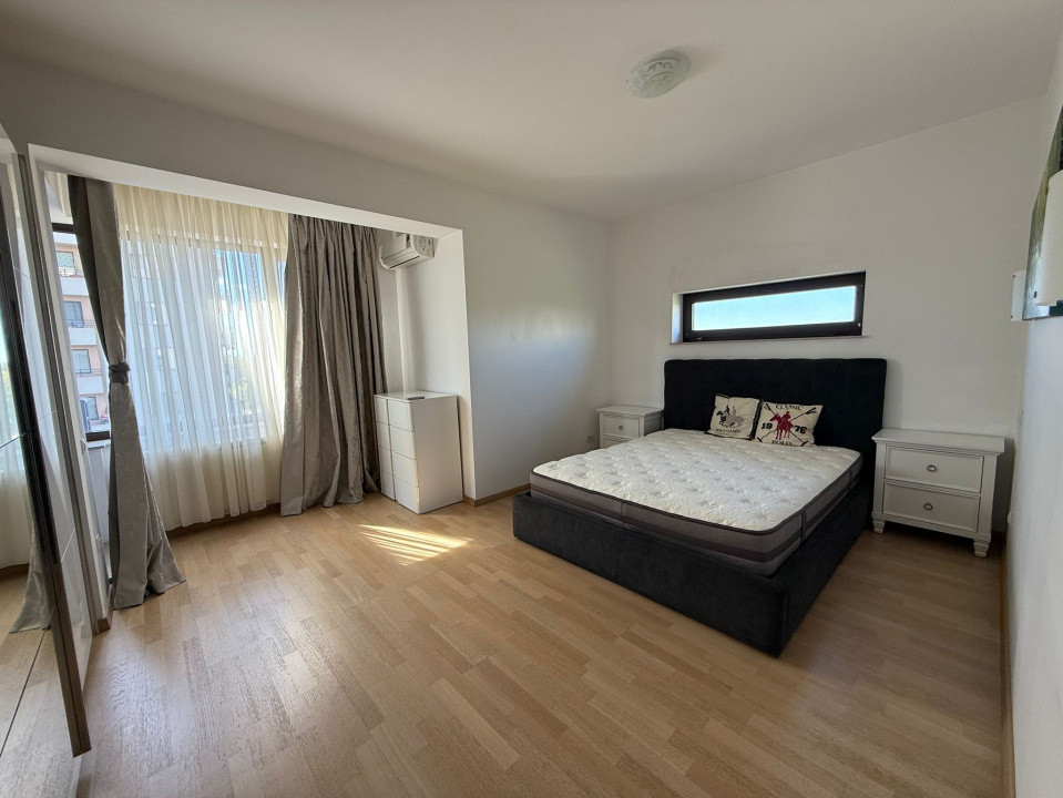 De vanzare apartament decomandat cu 4 camere  in Baneasa 