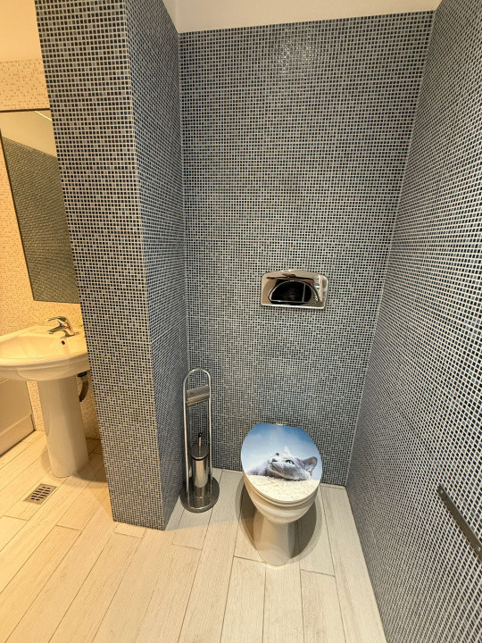 De vanzare apartament decomandat cu 4 camere  in Baneasa 