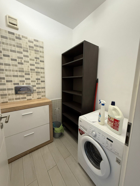 De vanzare apartament decomandat cu 4 camere  in Baneasa 