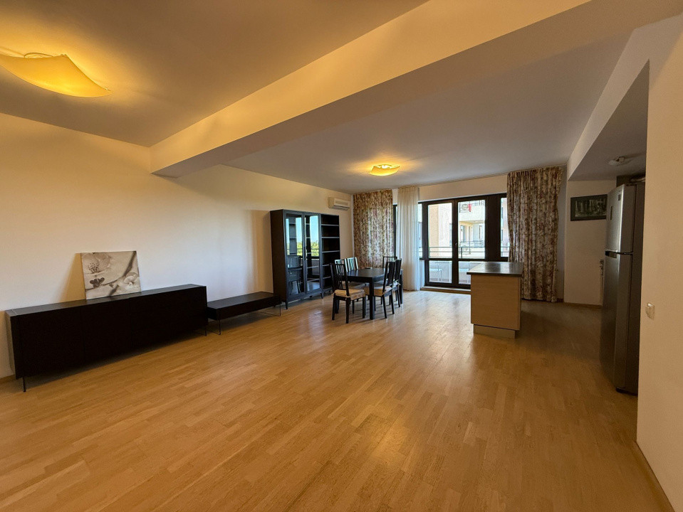De vanzare apartament decomandat cu 4 camere  in Baneasa 