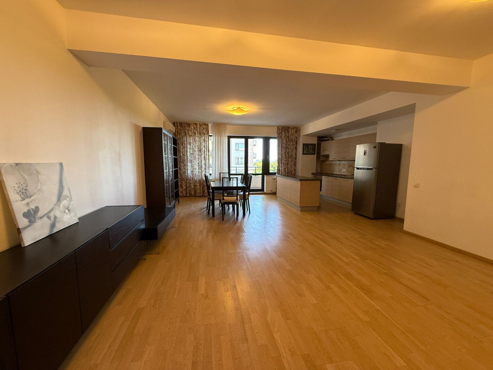 De vanzare apartament decomandat cu 4 camere  in Baneasa 