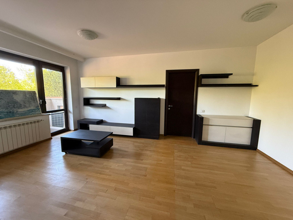 De vanzare apartament decomandat cu 2 camere  in Baneasa 