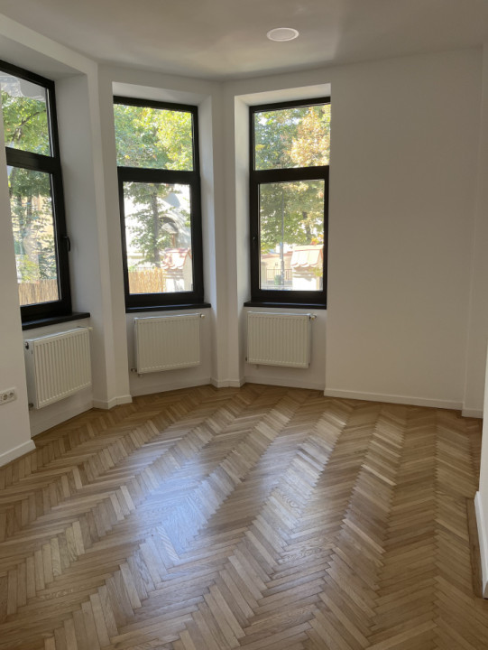 Casa individuală interbelica, 360 mp, curte, parcare, birouri, zona Dorobanti