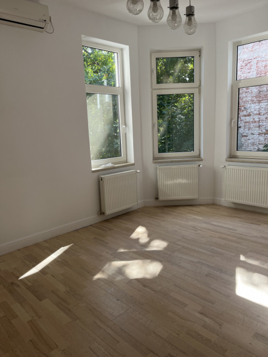 Casa individuală interbelica, 360 mp, curte, parcare, birouri, zona Dorobanti