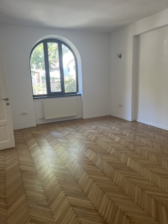 Casa individuală interbelica, 360 mp, curte, parcare, birouri, zona Dorobanti