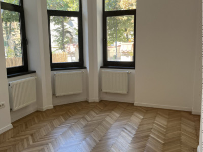 Casa individuală interbelica, 360 mp, curte, parcare, birouri, zona Dorobanti