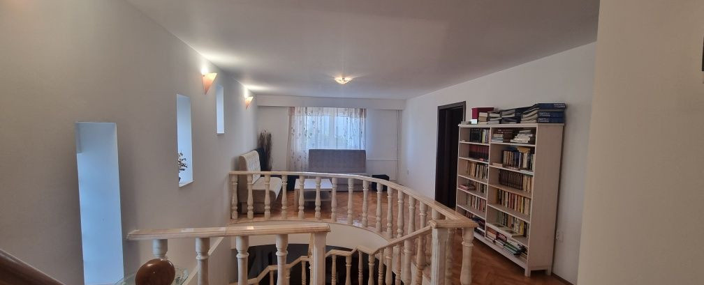 VILĂ SPAȚIOASĂ CU GRĂDINĂ| VOLUNTARI  380 mp |200 mp spațiu anexă |4 dormitoare