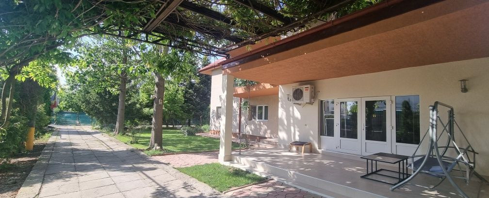 VILĂ SPAȚIOASĂ CU GRĂDINĂ| VOLUNTARI  380 mp |200 mp spațiu anexă |4 dormitoare