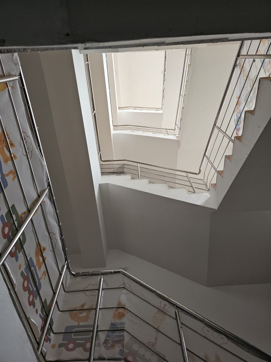  De inchiriat imobil -1000mp - S+P+2E+M - zona Magura Vulturului