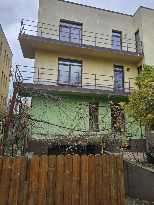  De inchiriat imobil -1000mp - S+P+2E+M - zona Magura Vulturului