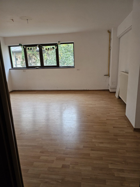  De inchiriat imobil -1000mp - S+P+2E+M - zona Magura Vulturului