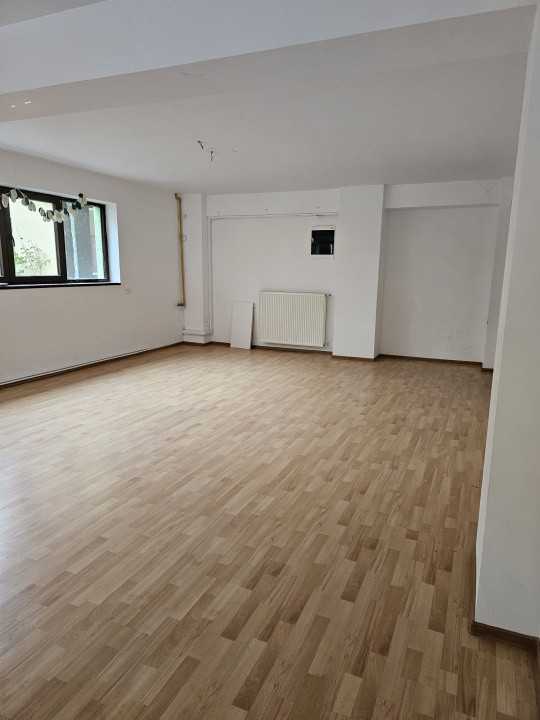  De inchiriat imobil -1000mp - S+P+2E+M - zona Magura Vulturului