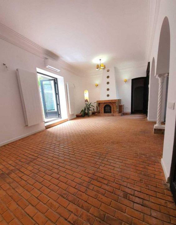 Vila interbelica cu gradina, 7 camere, 220 mp, 4 locuri de parcare, zona Dacia