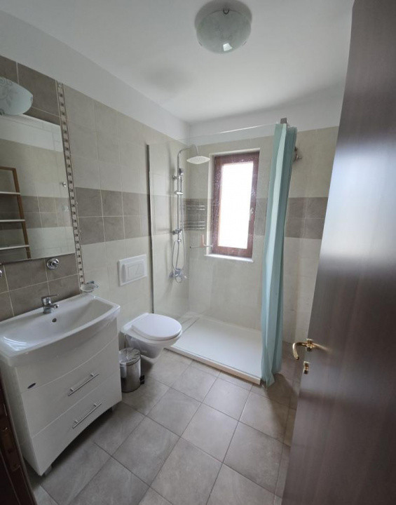 Vila de închiriat Pipera, grădina generoasa, șemineu, parcare, 260 mp