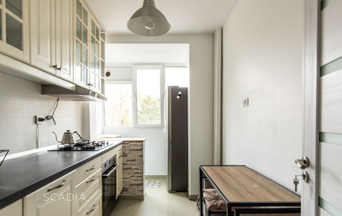 de inchiriat apartament semidecomandat cu 3 camere  in Floreasca