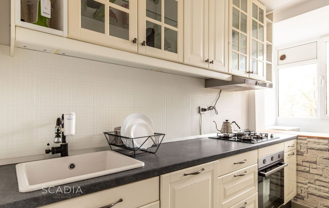 de inchiriat apartament semidecomandat cu 3 camere  in Floreasca
