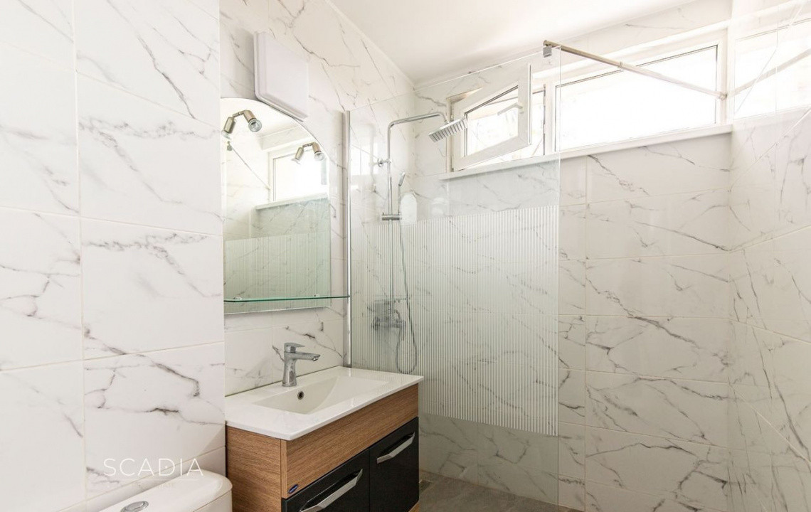 de inchiriat apartament semidecomandat cu 3 camere  in Floreasca