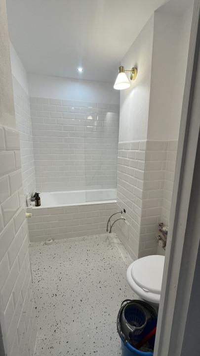 🏡 Acasă începe aici – 2 camere semidecomdat, renovat, la metrou 1 Decembrie 🏡