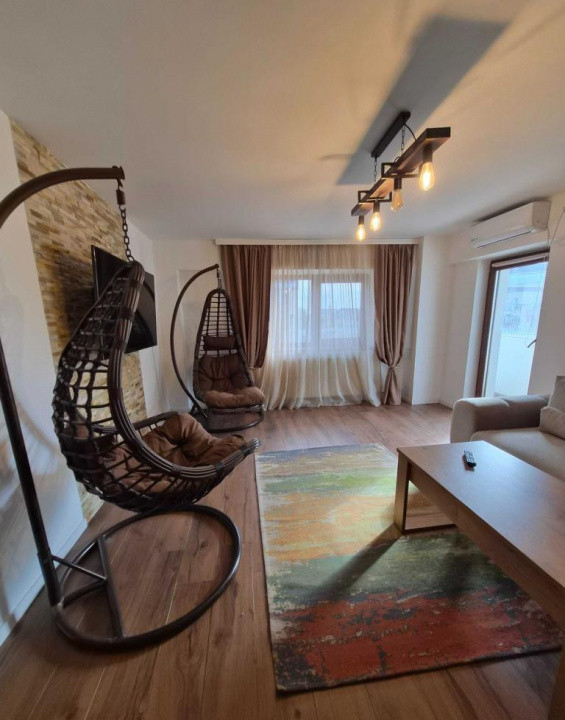 Apartament decomandat cu 2 camere  in zona Victoriei 