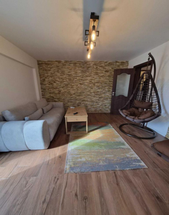 Apartament decomandat cu 2 camere  in zona Victoriei 
