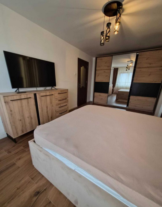 Apartament decomandat cu 2 camere  in zona Victoriei 