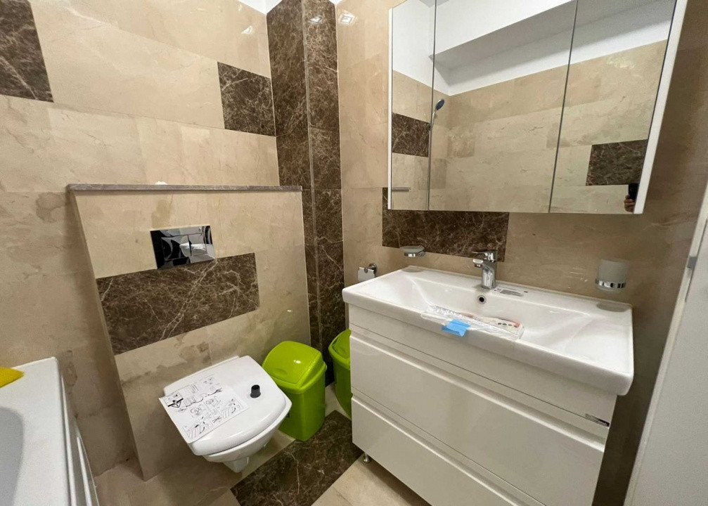 Apartament decomandat cu 3 camere  in zona Stefan cel Mare 