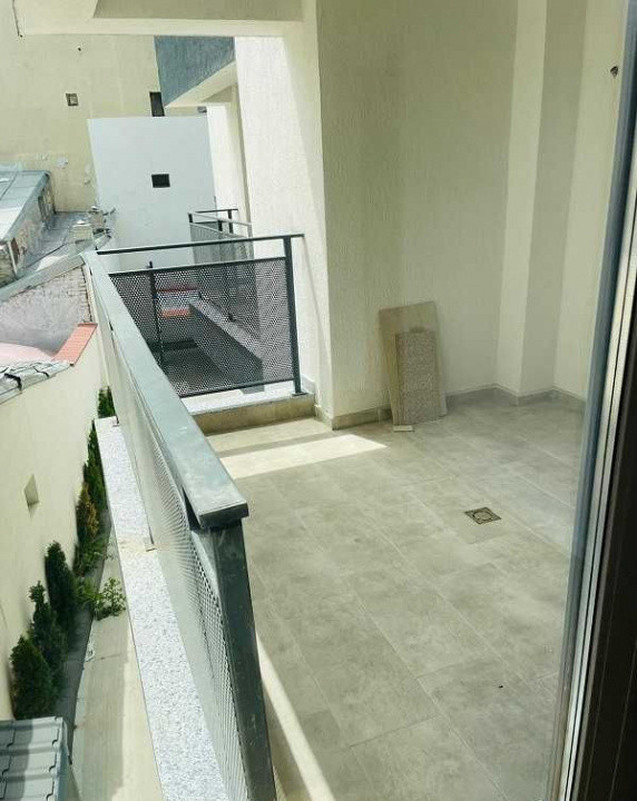 Apartament decomandat cu 3 camere  in zona Stefan cel Mare 