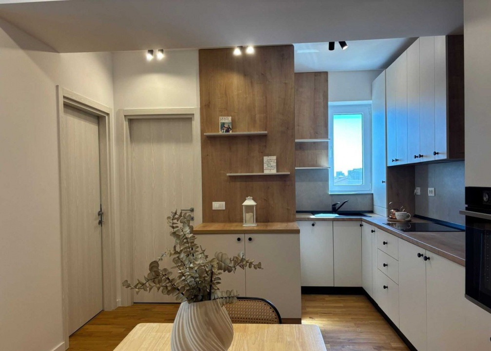 Apartament semidecomandat cu 2 camere  in zona Central 