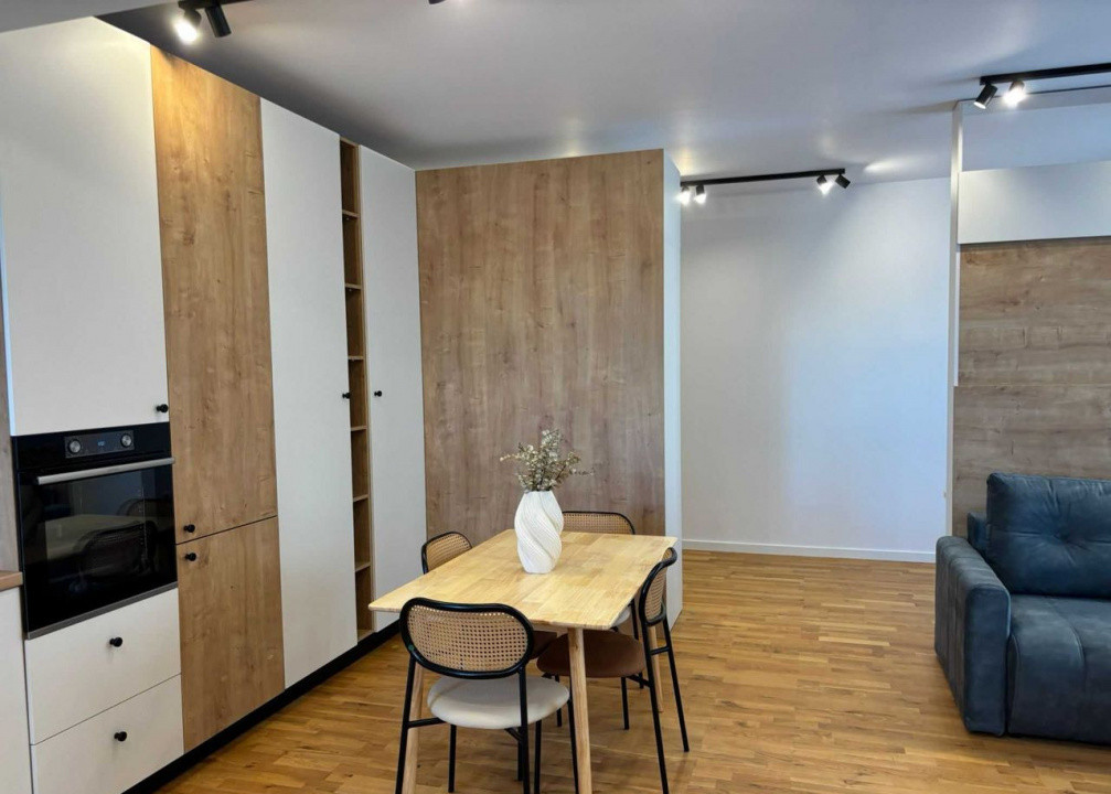 Apartament semidecomandat cu 2 camere  in zona Central 