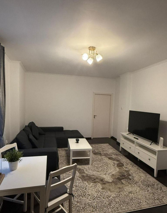 Apartament semidecomandat cu 2 camere  in zona Victoriei 