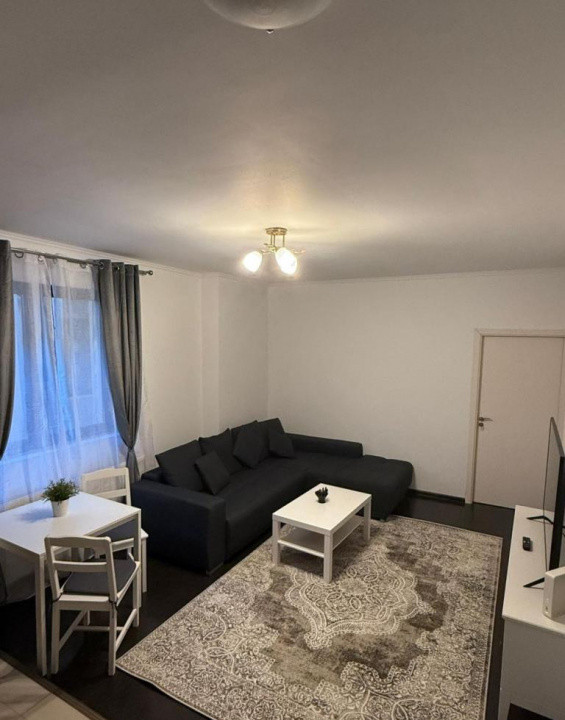 Apartament semidecomandat cu 2 camere  in zona Victoriei 