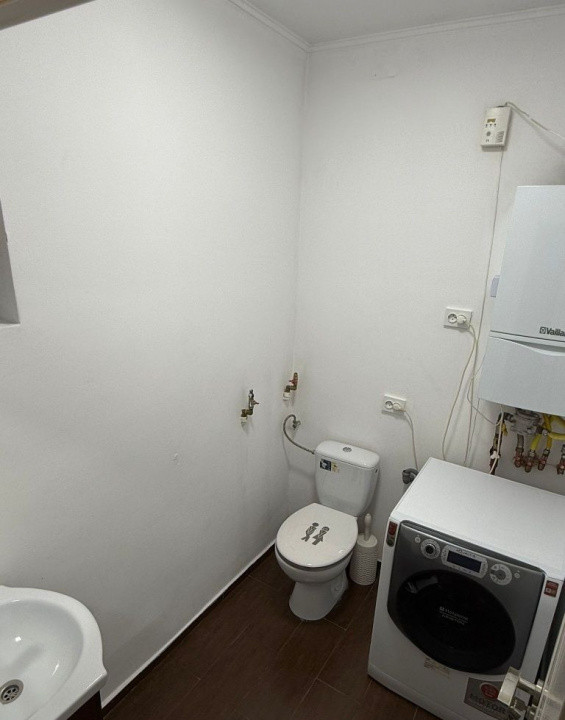 Apartament semidecomandat cu 2 camere  in zona Victoriei 