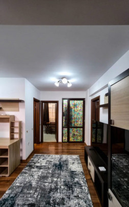 Apartament decomandat cu 2 camere  in zona Aparatorii Patriei 