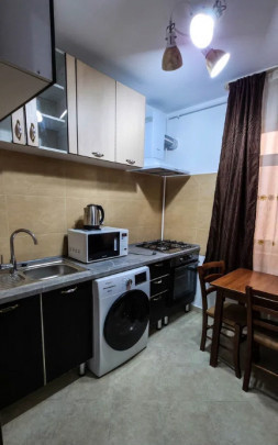 Apartament decomandat cu 2 camere  in zona Aparatorii Patriei 