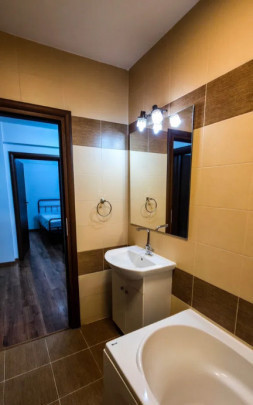 Apartament decomandat cu 2 camere  in zona Aparatorii Patriei 