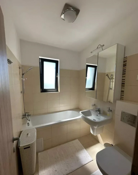 Apartament decomandat cu 2 camere  in zona Baneasa 