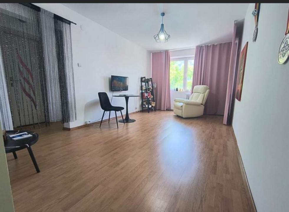 Domenii / 4 Camere / Semidecomandat / Aer Conditionat