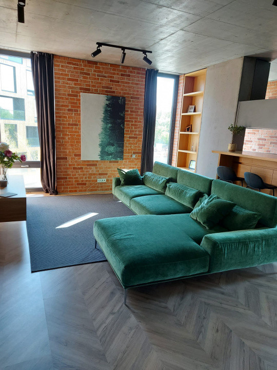 De inchiriat apartament 3 camere 