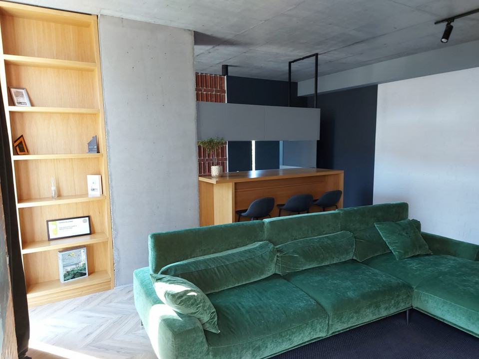 De inchiriat apartament 3 camere 