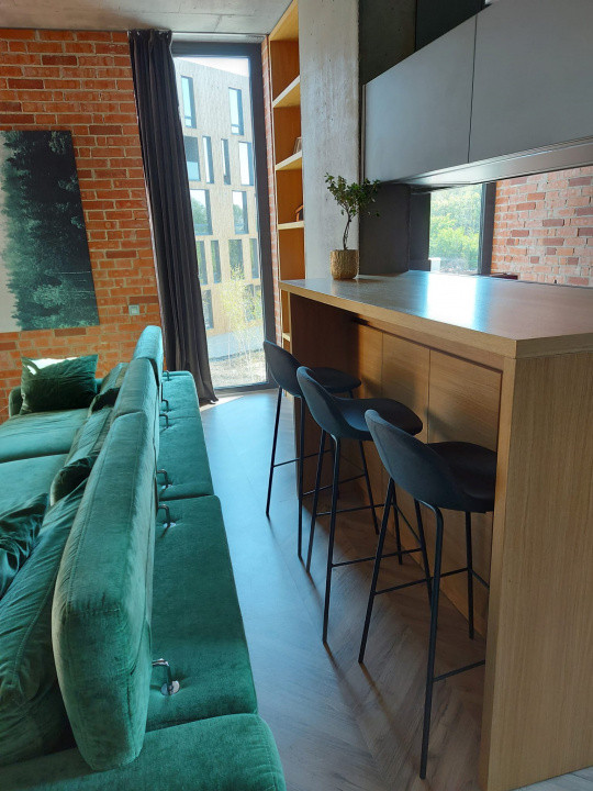 De inchiriat apartament 3 camere 