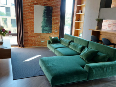 De inchiriat apartament 3 camere 
