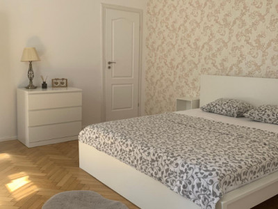 3 camere, Piata Unirii, Metrou Unirii