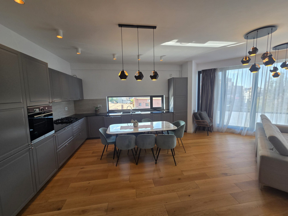 4 camere LUX, Penthouse Victoriei