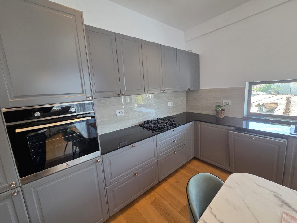 4 camere LUX, Penthouse Victoriei