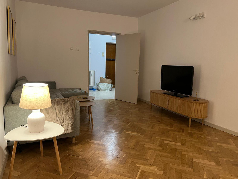 Închiriere apartament 3 camere prima închiriere după renovare designer interior