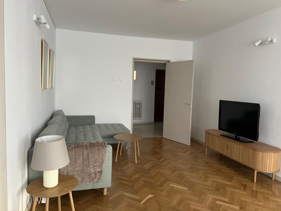 Închiriere apartament 3 camere prima închiriere după renovare designer interior
