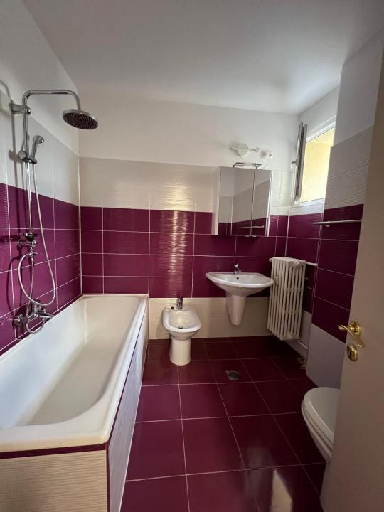 Închiriere apartament 3 camere prima închiriere după renovare designer interior